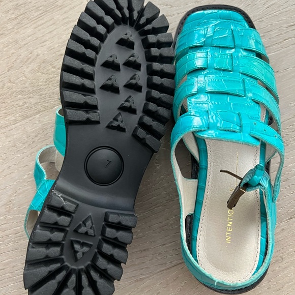 Haddie Platform Sandal by Intentionally Blank - Picture 4 of 4